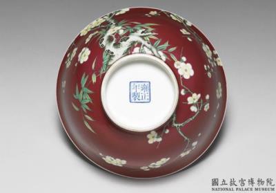 图片[3]-Bowl with plum blossoms and bamboo on a red ground in painted enamels, Qing dynasty, Yongzheng reign (1723-1735)-China Archive